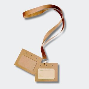 Porta credencial con lanyard de cartón